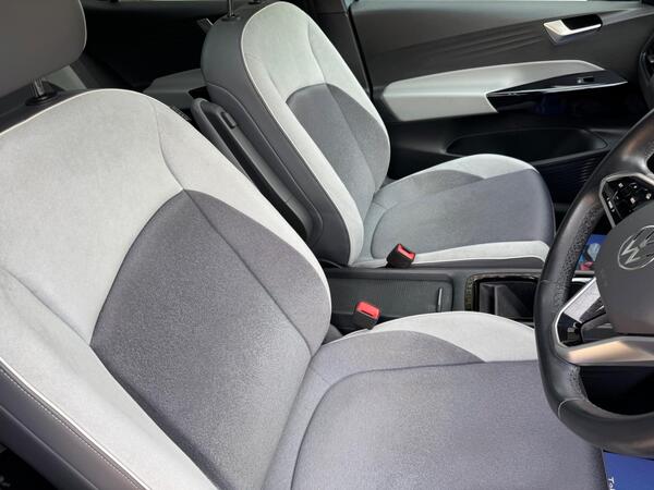 Volkswagen ID.3 Pro Performance 58kWh Style Auto 5dr at 8th