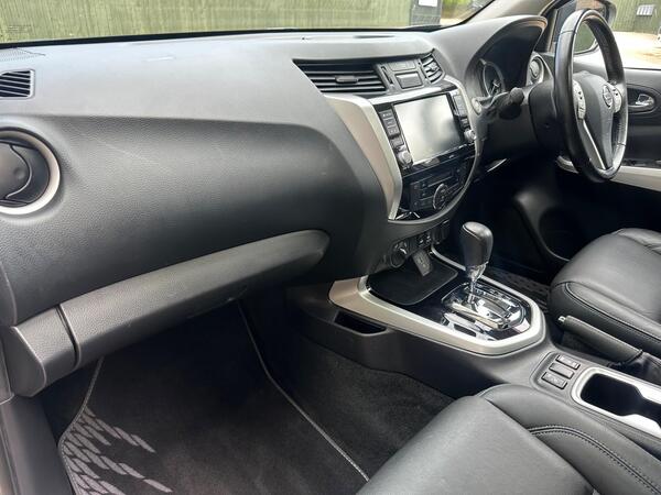 Nissan Navara 2.3 dCi N-Guard Auto 4WD Euro 6 4dr at 26th