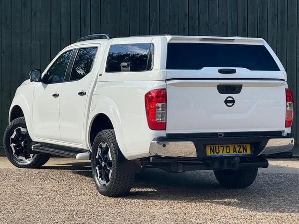 Nissan Navara 2.3 dCi Tekna Auto 4WD Euro 6 4dr at 11th
