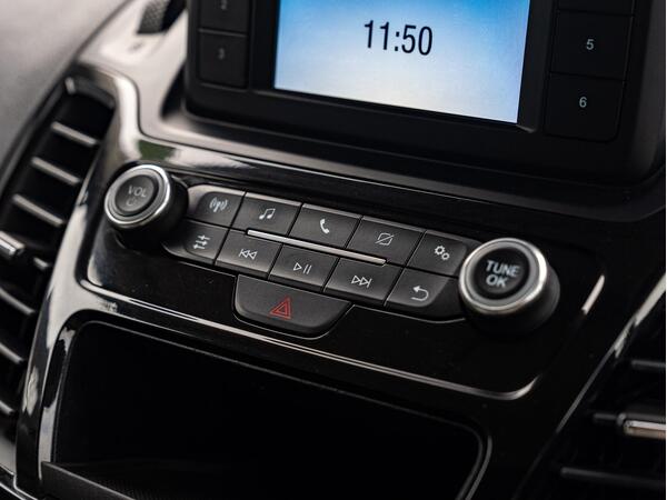 FORD TRANSIT CONNECT 240 LTD TDCI A - Image 29