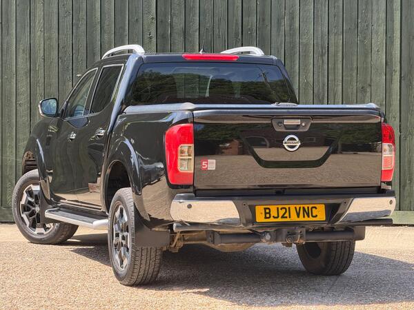 Nissan Navara 2.3 dCi Tekna Auto 4WD Euro 6 4dr at 15th