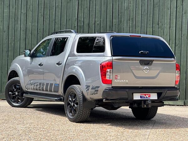 Nissan Navara 2.3 dCi N-Guard Pickup Double Cab 4dr Diesel Auto 4WD Euro 6 (190 ps)