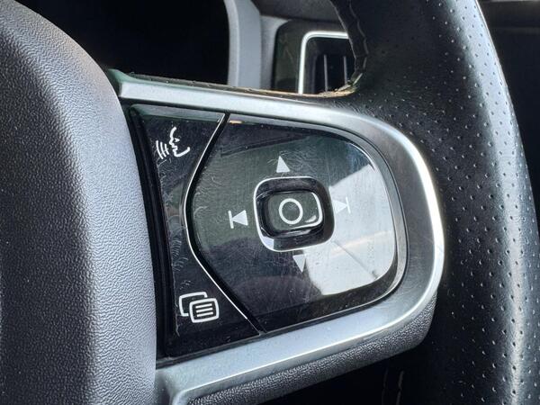 Volvo XC60 2.0 D4 R-Design Auto AWD Euro 6 (s/s) 5dr at 25th