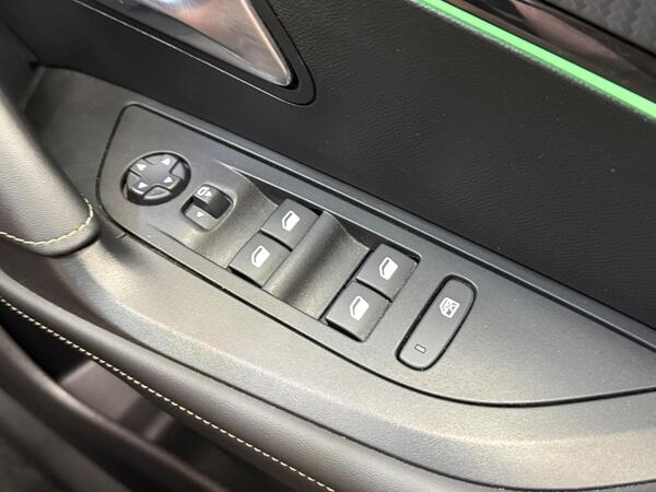 Peugeot E-2008 50kWh GT Premium Auto 5dr (7kW Charger)