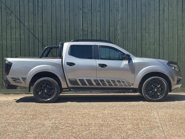 Nissan Navara 2.3 dCi N-Guard Auto 4WD Euro 6 4dr