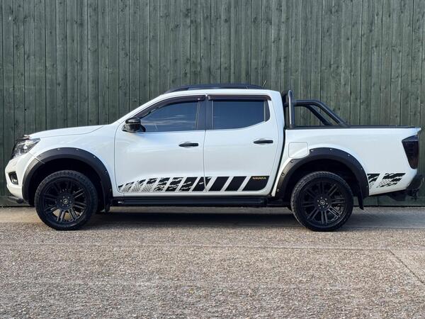 Nissan Navara 2.3 dCi N-Guard 4WD Euro 6 (s/s) 4dr at 9th