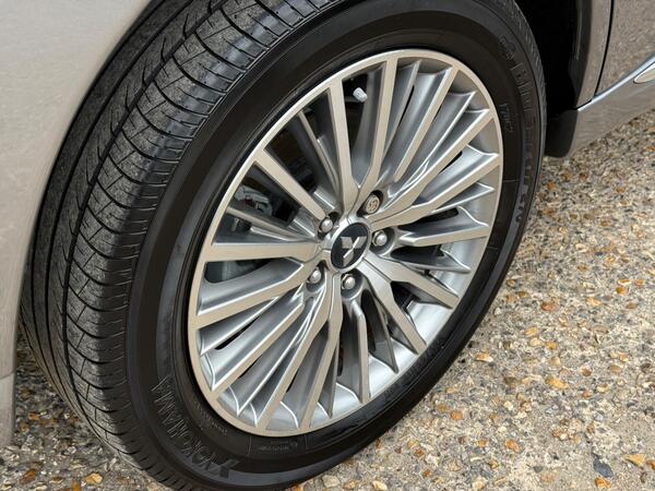 Mitsubishi Outlander 2.4h TwinMotor 13.8kWh Design CVT 4WD Euro 6 (s/s) 5dr at 31th