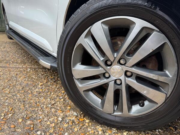 Peugeot Expert 2.0 BlueHDi 1400 Professional Plus Standard Panel Van MWB Euro 6 (s/s) 6dr at 32th