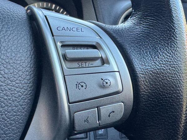 Nissan Navara 2.3 dCi N-Guard 4WD Euro 6 (s/s) 4dr at 21th