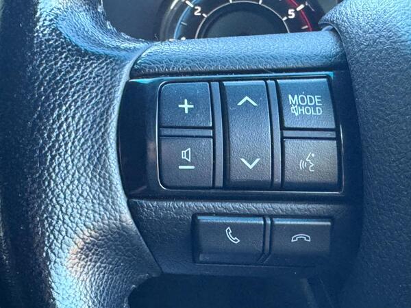 Toyota Hilux 2.8 D-4D Invincible X Auto 4WD Euro 6 (s/s) 4dr at 26th