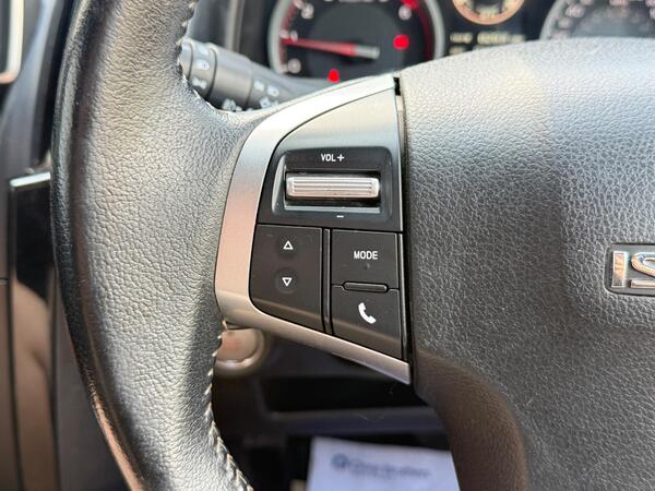 Isuzu D-Max 1.9 TD Blade Auto 4WD Euro 6 4dr at 31th