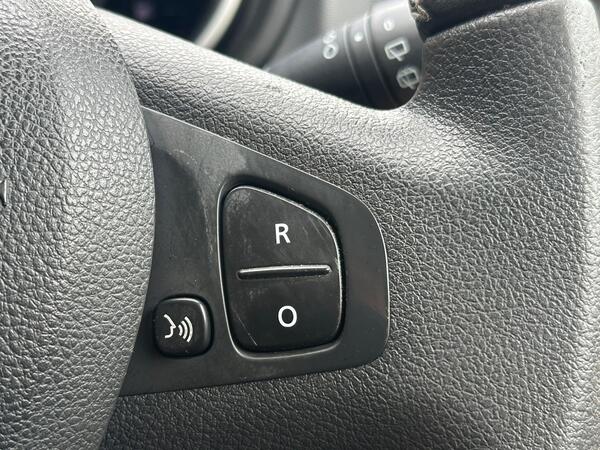 Renault Trafic 2.0 dCi ENERGY 28 Sport SWB Standard Roof Euro 6 (s/s) 5dr at 17th