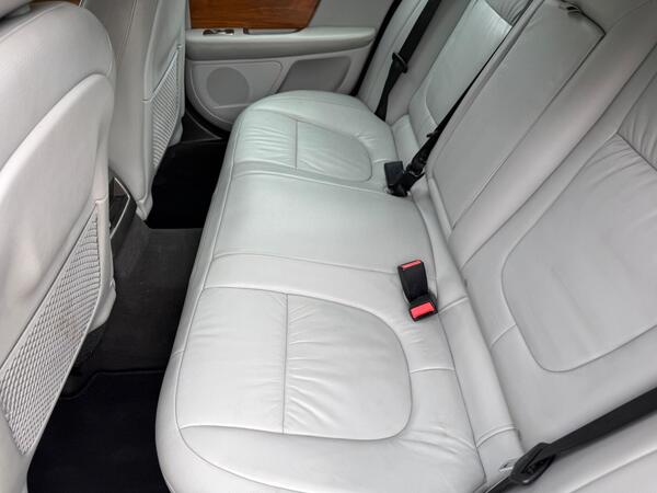 Jaguar XF 3.0 V6 Luxury Auto Euro 4 4dr