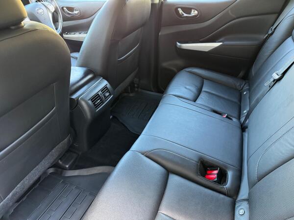 Nissan Navara 2.3 dCi Tekna Auto 4WD Euro 6 4dr at 20th