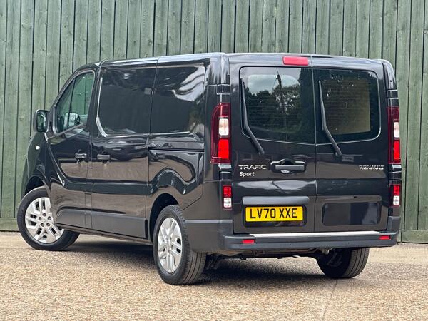 Renault Trafic 2.0 dCi ENERGY 28 Sport SWB Standard Roof Euro 6 (s/s) 5dr at 7th