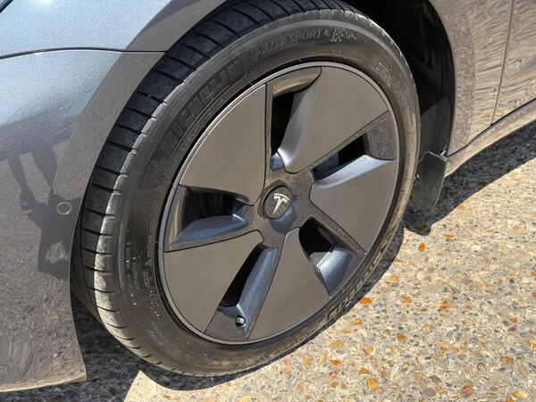 Tesla Model 3 (Dual Motor) Long Range Auto 4WDE 4dr