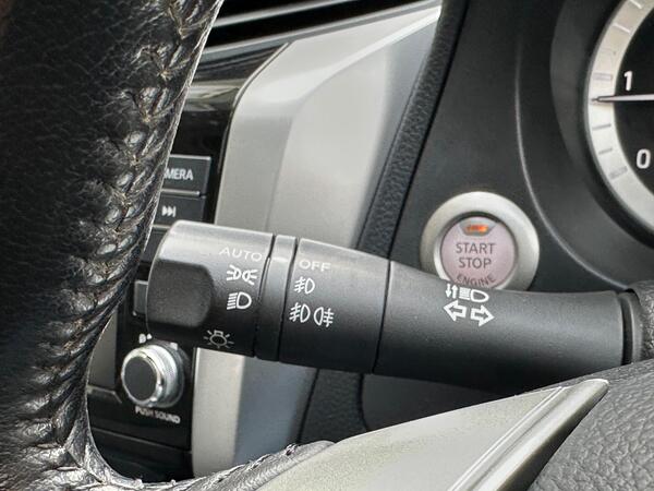 Nissan Navara 2.3 dCi N-Guard Pickup Double Cab 4dr Diesel Auto 4WD Euro 6 (190 ps)