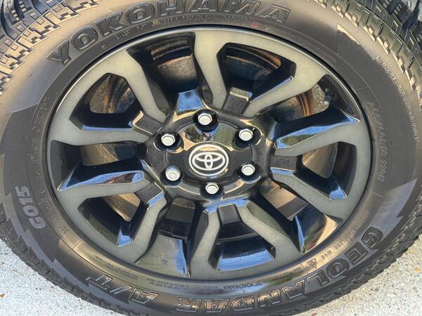 Toyota Hilux 2.8 D-4D Invincible X Auto 4WD Euro 6 (s/s) 4dr at 31th
