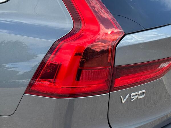 Volvo V90 2.0 D4 R-Design Auto Euro 6 (s/s) 5dr at 37th