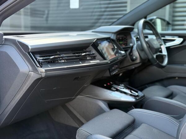 Audi Q4 e-tron 40 S line Auto 5dr 82kWh - Image 3