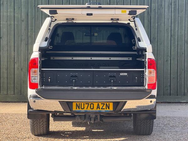 Nissan Navara 2.3 dCi Tekna Auto 4WD Euro 6 4dr at 13th