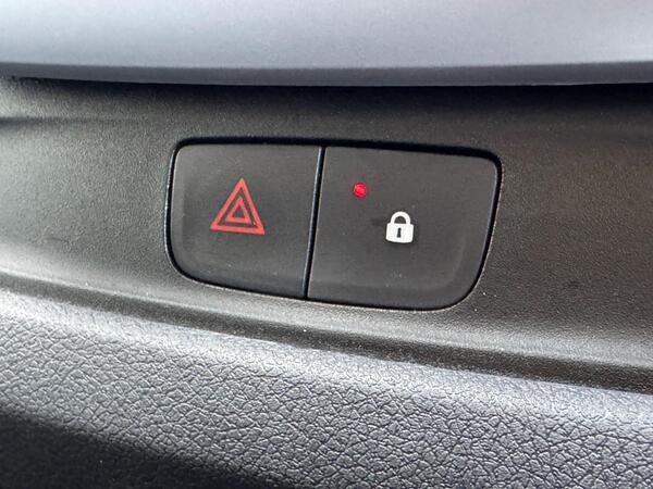 Renault Trafic 2.0 dCi ENERGY 28 Black Edition SWB Standard Roof Euro 6 (s/s) 5dr at 40th