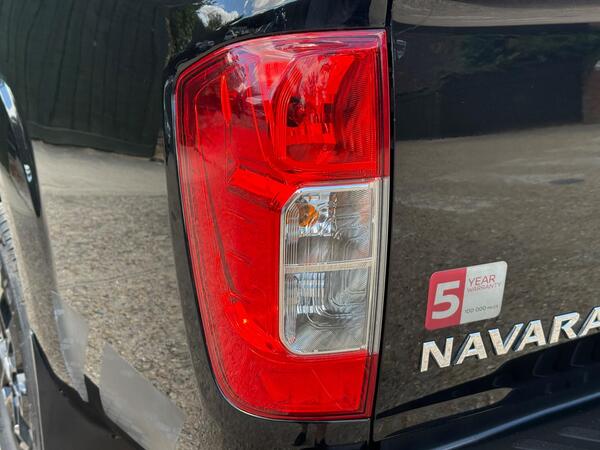 Nissan Navara 2.3 dCi N-Guard Auto 4WD Euro 6 4dr at 33th