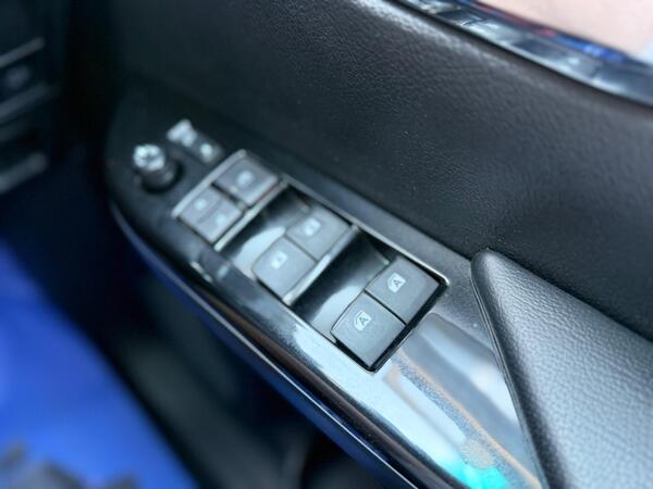 Toyota Hilux 2.4 D-4D Invincible Auto 4WD Euro 6 (s/s) 4dr (TSS) at 26th