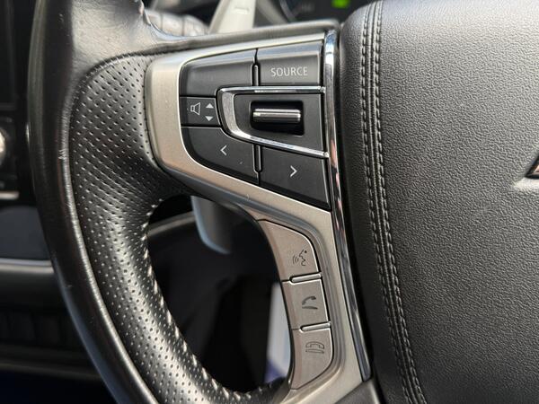 Mitsubishi Outlander 2.4h TwinMotor 13.8kWh Design CVT 4WD Euro 6 (s/s) 5dr at 34th