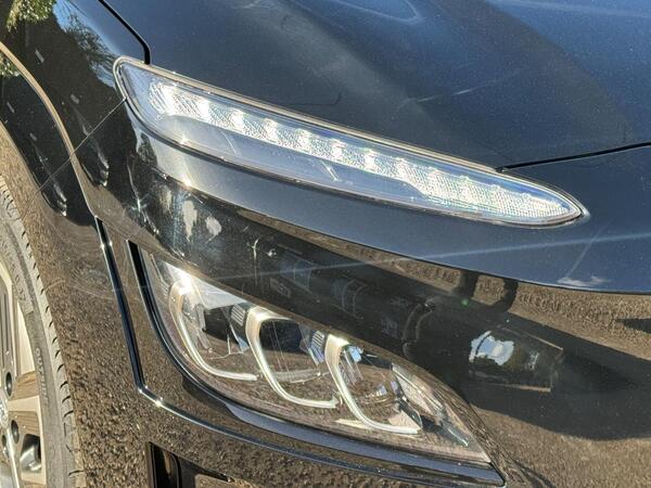 Hyundai KONA 64kWh Premium Auto 5dr (10.5kW Charger)