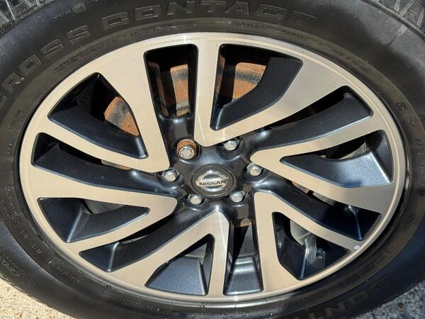 Nissan Navara 2.3 dCi Tekna Auto 4WD Euro 6 4dr