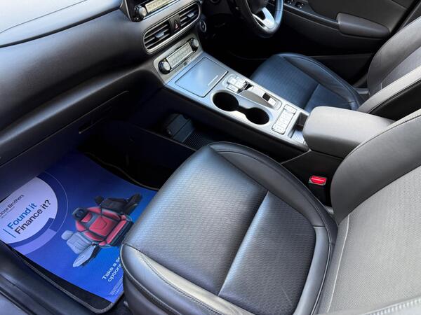 Hyundai KONA 64kWh Premium SE Auto 5dr (7kW Charger)