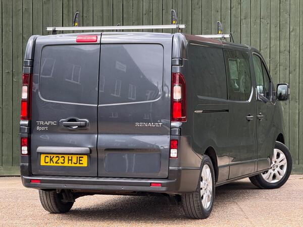 Renault Trafic 2.0 dCi Blue LL30 Sport Crew Van L2 H1 Euro 6 (s/s) 6dr at 24th