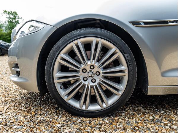 JAGUAR XJ PORTFOLIO S/C AUTO - Image 10