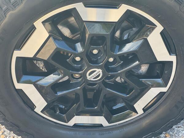 Nissan Navara 2.3 dCi Tekna Auto 4WD Euro 6 4dr at 46th