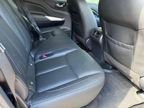 Nissan Navara 2.3 dCi Tekna Auto 4WD Euro 6 4dr at 40th