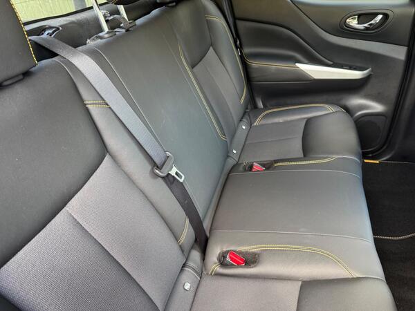 Nissan Navara 2.3 dCi N-Guard 4WD Euro 6 (s/s) 4dr at 14th