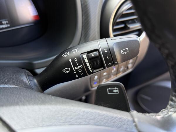 Hyundai KONA 64kWh Premium SE Auto 5dr (7kW Charger)