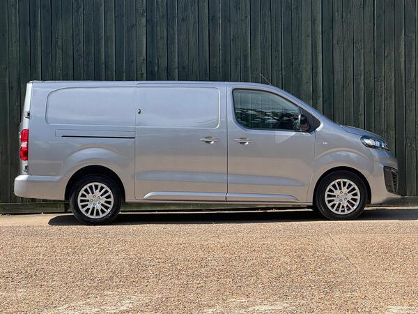 Vauxhall Vivaro 2.0 Turbo D 3100 Pro L2 H1 Euro 6 (s/s) 6dr at 10th