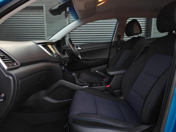 Hyundai TUCSON 1.7 CRDi Blue Drive SE Nav DCT Euro 6 (s/s) 5dr - Image 3