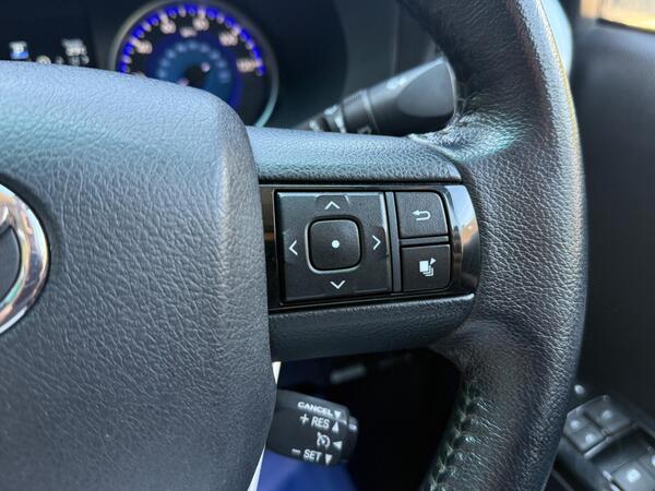 Toyota Hilux 2.4 D-4D Invincible Auto 4WD Euro 6 (s/s) 4dr (TSS) at 31th
