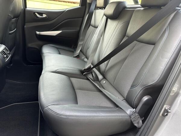 Nissan Navara 2.3 dCi N-Guard Pickup Double Cab 4dr Diesel Auto 4WD Euro 6 (190 ps)