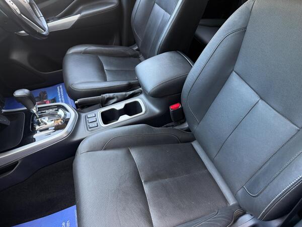 Nissan Navara 2.3 dCi Tekna Auto 4WD Euro 6 4dr at 8th