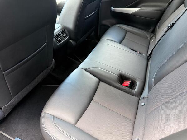 Nissan Navara 2.3 dCi N-Guard Auto 4WD Euro 6 4dr at 24th