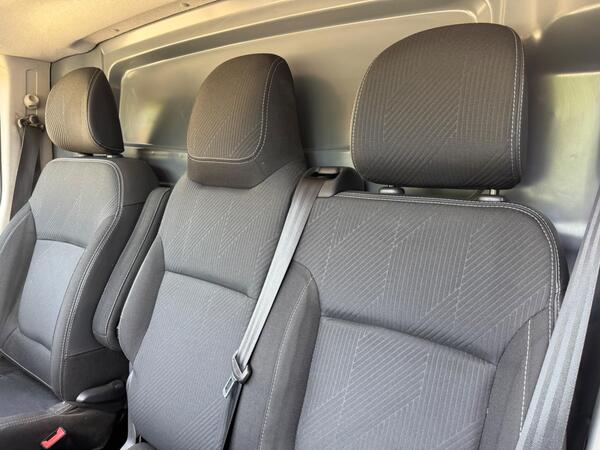 Renault Trafic 2.0 dCi ENERGY 28 Black Edition SWB Standard Roof Euro 6 (s/s) 5dr at 10th