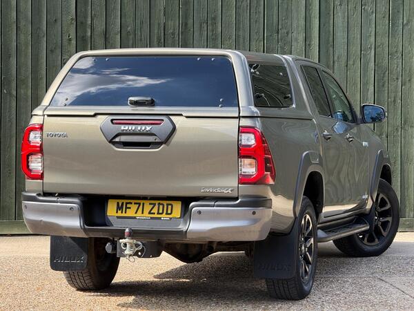 Toyota Hilux 2.8 D-4D Invincible X Auto 4WD Euro 6 (s/s) 4dr at 20th