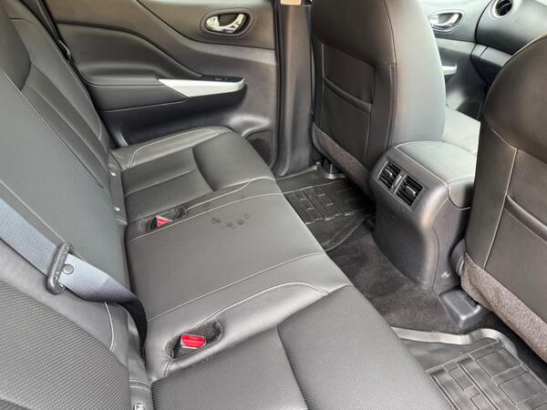 Nissan Navara 2.3 dCi Tekna 4WD Euro 6 (s/s) 4dr at 16th