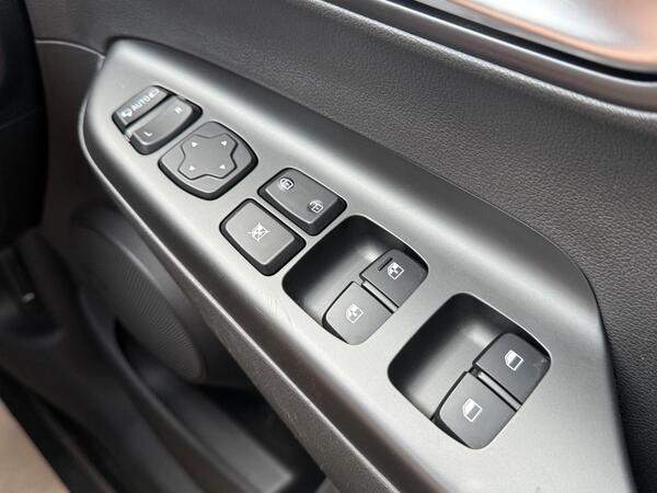 Hyundai KONA 64kWh Premium Auto 5dr (10.5kW Charger)