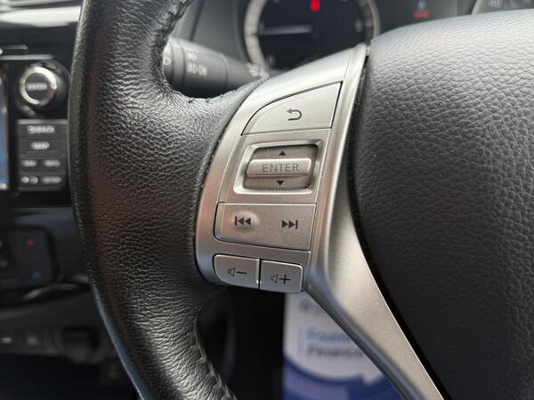 Nissan Navara 2.3 dCi Tekna Auto 4WD Euro 6 4dr at 28th
