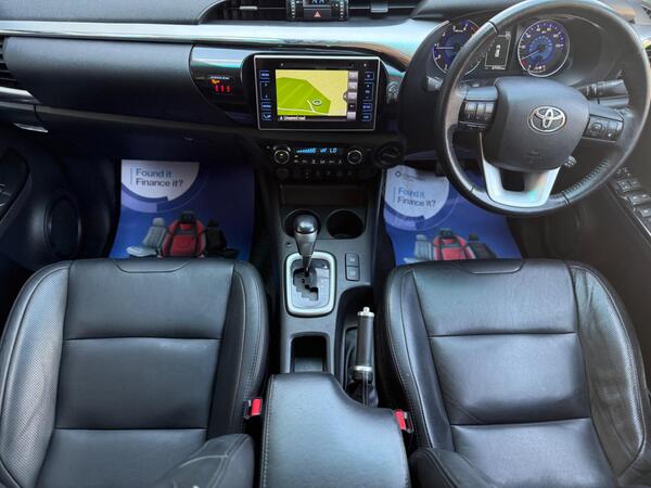 Toyota Hilux 2.4 D-4D Invincible Auto 4WD Euro 6 (s/s) 4dr (TSS) at 17th